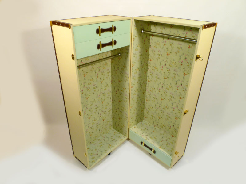 baul armario ruedas madera simil cuero beig 152x65x55 _58eu._ 1u